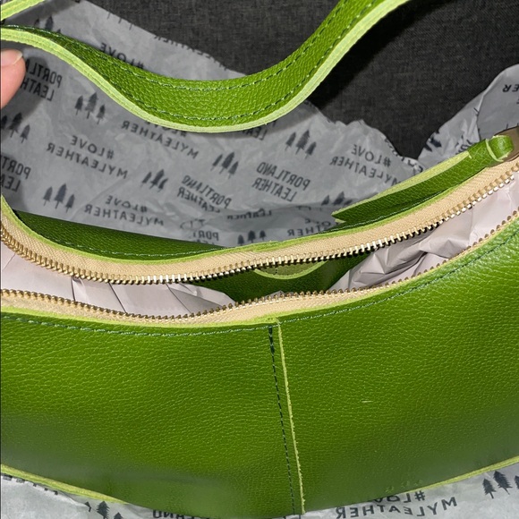 Portland Leather Mantis Classic Nora Shoulder Bag - Picture 8 of 11